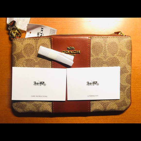 Authentic Coach Hand Purse - Picture 4 of 5